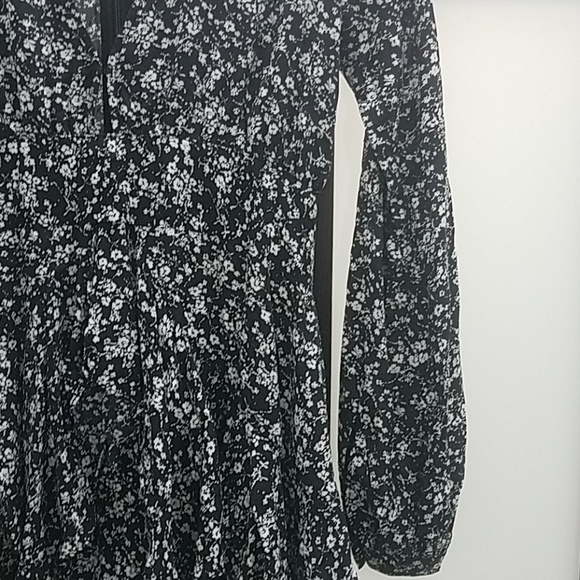 Poppy Long Sleeves Floral Dress - Picture 3 of 8